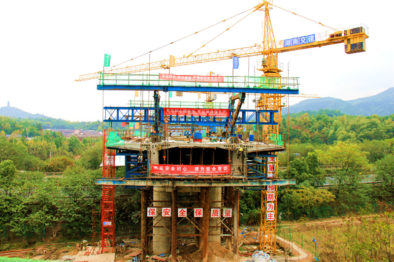湘潭市委書記、市人大常委會(huì)主任曹炯芳蒞臨湘潭市岳塘區(qū)X157道路提質(zhì)改造工程項(xiàng)目現(xiàn)場(chǎng)調(diào)研辦公